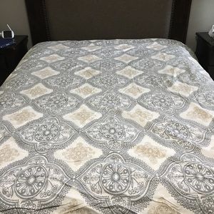 Pottery Barn Full/Queen Duvet